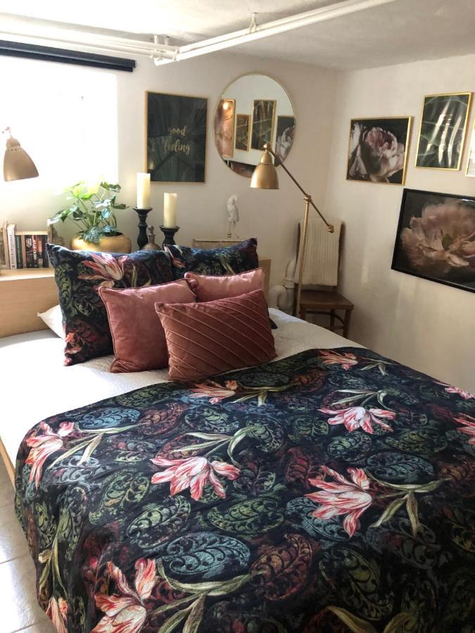 Suite Apartment With Garden And All Amenities Malmo Bagian luar foto