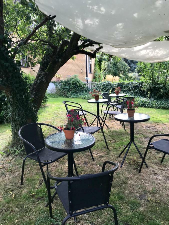 Suite Apartment With Garden And All Amenities Malmo Bagian luar foto